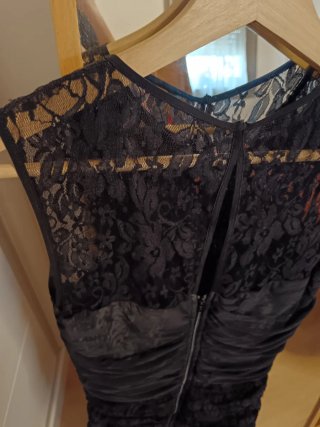 Vestido negro encaje y drapeado