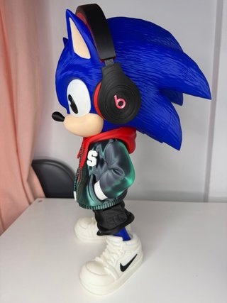 Figura Sonic Estilo Urbano con Auriculares