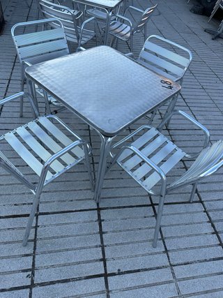 Mesa y 4 sillas terraza metal y mimbre