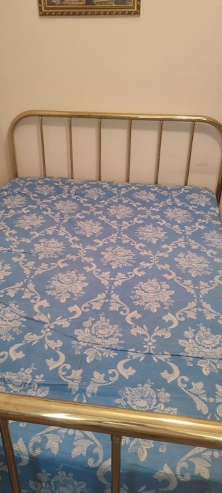 Cama 1.35 Bronce bien cuidada.