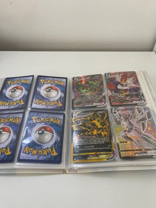 Lote Colección Pokémon PREMIUM Álbum mas Maletín