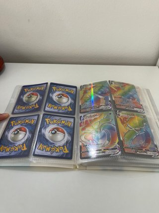 Lote Colección Pokémon PREMIUM Álbum mas Maletín
