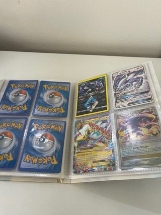 Lote Colección Pokémon PREMIUM Álbum mas Maletín