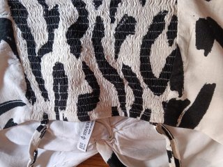 Top estampado blanco y negro
