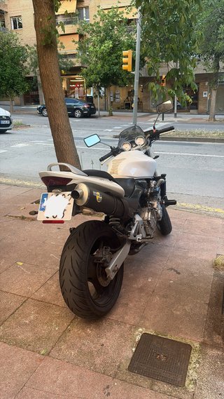 Honda Hornet 600 Blanca año 2003