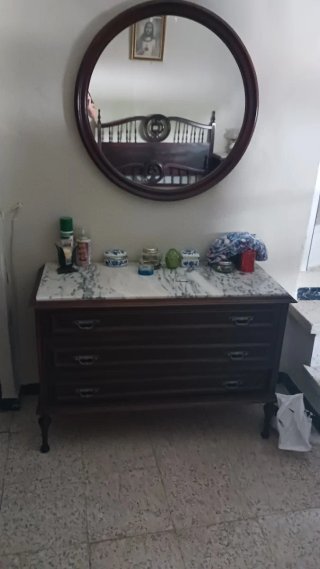 Dormitorio clásico madera oscura