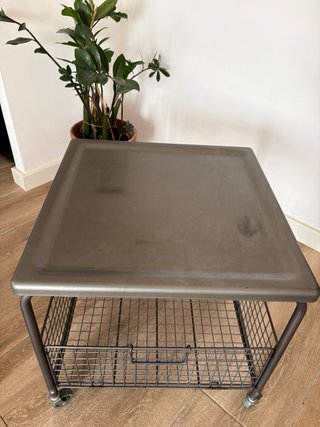 Mesa auxiliar IKEA con ruedas