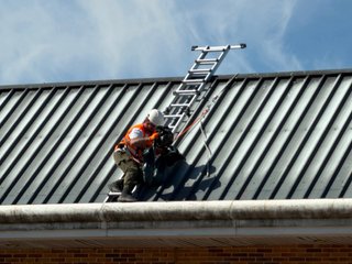 Limpieza de canalones, placas solares, azoteas
