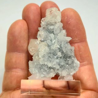 Calcita fluorescente UV sobre cuarzo cristalizado