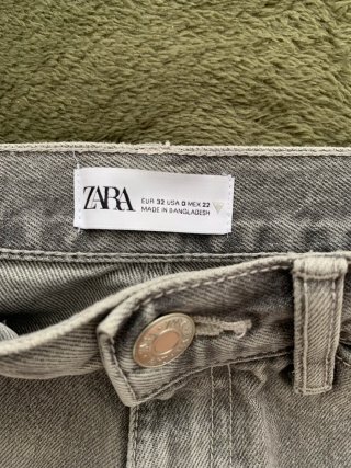 Pantalón corto vaquero gris desgastado