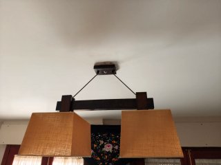 Lámpara de tela y madera