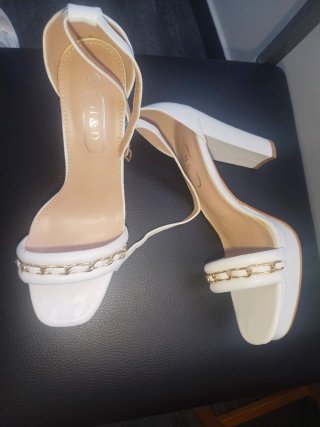 Sandalias H&D cuña verano blancas y doradas, nueva