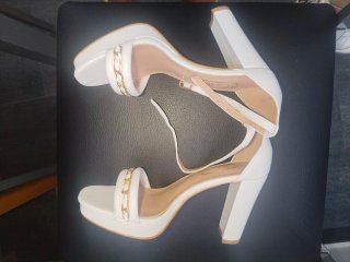 Sandalias H&D cuña verano blancas y doradas, nueva