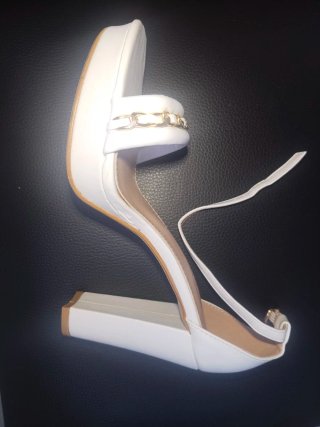Sandalias H&D cuña verano blancas y doradas, nueva