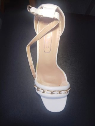 Sandalias H&D cuña verano blancas y doradas, nueva