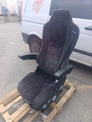 Asiento camión universal con reposabrazos