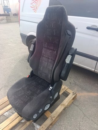 Asiento camión universal con reposabrazos