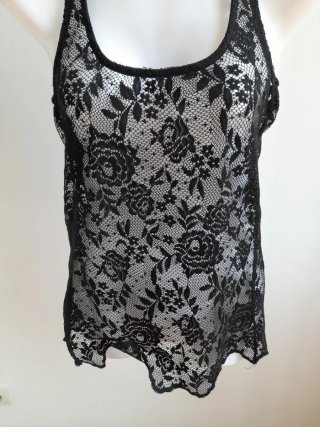 Camiseta tirantes encaje negro