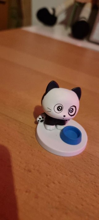 Figura gato blanco y negro con cuenco