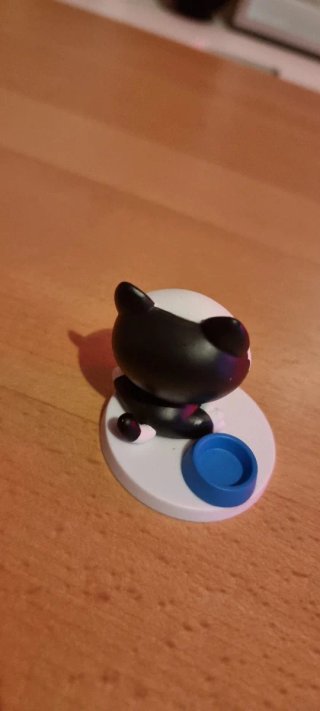 Figura gato blanco y negro con cuenco