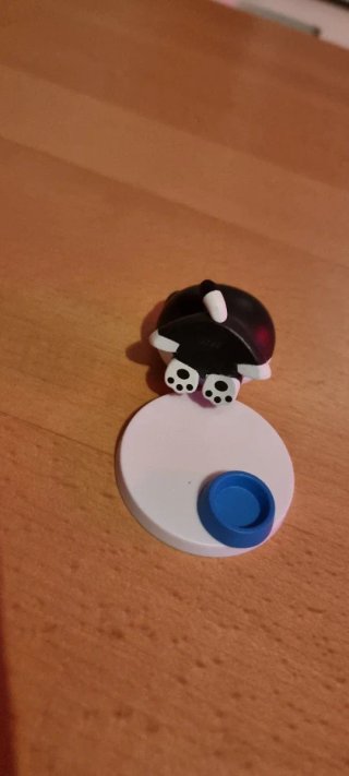 Figura gato blanco y negro con cuenco
