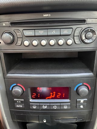 Peugeot 207 1.6 HDi 90 CV • Techo panorámico