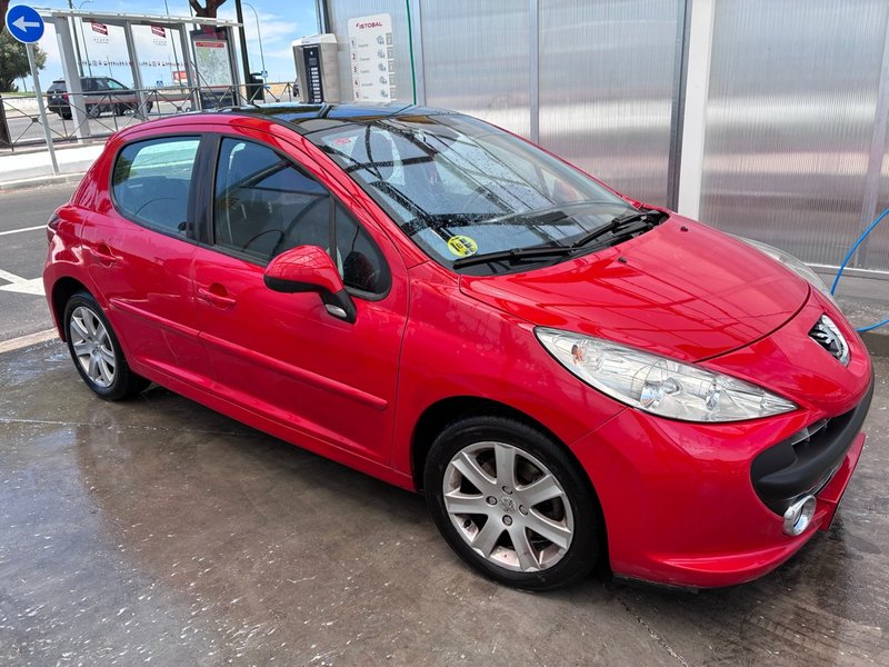Peugeot 207 2008 1.6 HDi 90 CV • Techo panorámico - foto 1