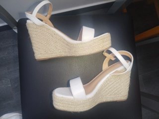 Sandalias cuña verano blancas y beige,uso 2 veces