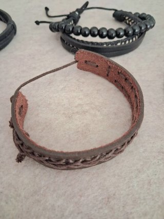 Sei bracciali uomo in similpelle regolabili