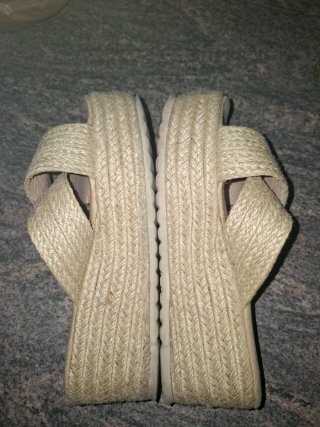 Sandalias de esparto beige
