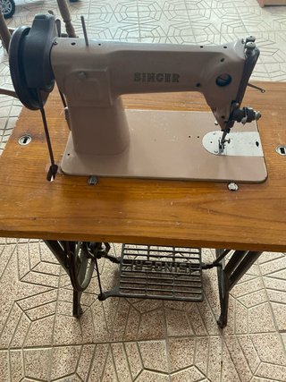 Máquina de Coser Singer Beige y Marrón