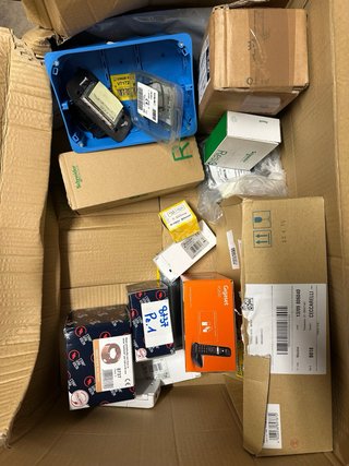 Lotto materiale elettrico Bticino Vimar Schneider