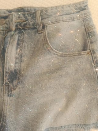 Pantalón corto vaquero con brillos
