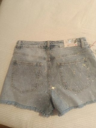 Pantalón corto vaquero con brillos