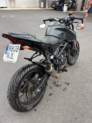 Voge 125r Negra 2025 Escape+Porta+espejos+rueda