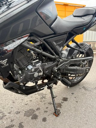 Voge 125r Negra 2025 Escape+Porta+espejos+rueda
