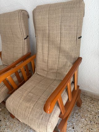 Dos  sillas de madera