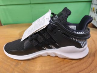 Zapatillas Adidas Negras y Blancas