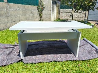 Mesa de salón elevable blanca y negra