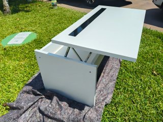 Mesa de salón elevable blanca y negra