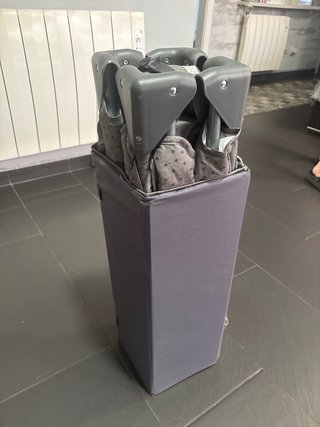 Cuna de viaje gris