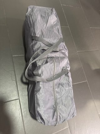 Cuna de viaje gris
