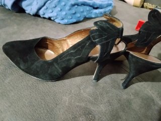 Zapatos de tacón negros con lazo