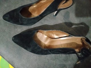 Zapatos de tacón negros con lazo