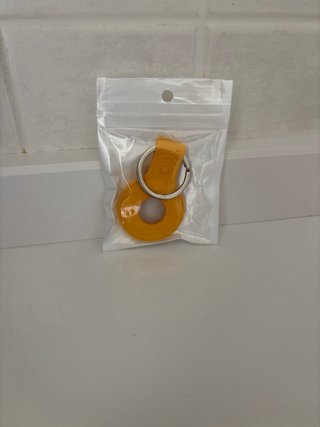 Funda AirTag Amarilla con Llavero