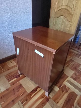 Mesilla de noche de madera maciza