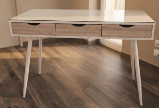 Escritorio nordico de madera y cristal templado