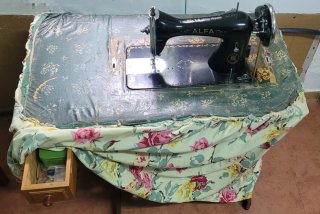 Máquina de coser Alfa antigua