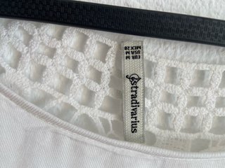 Blusa blanca con crochet