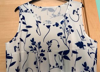 Vestido floral azul y blanco talla L